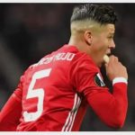 Pemain Bola Makan Pisang