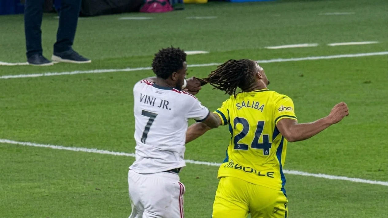 Vinicius Jr Kena Kartu Merah Karena Tarik Rambut Lawan (Foto : Viva)